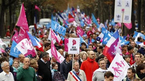  La Manif pour tous: Phong trào phản đối hôn nhân đồng giới ở Pháp và những hệ quả phức tạp của nó