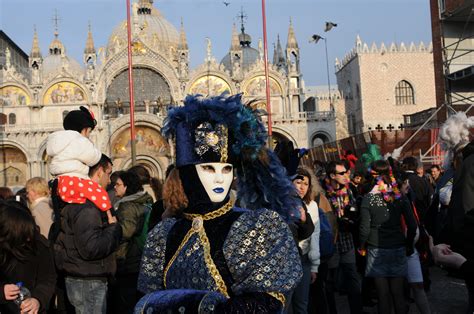 Venice Film Festival: A Cinematic Celebration Amidst the Gondolier serenades and Venetian Masks.